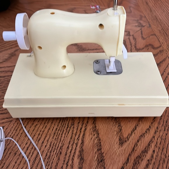 HTF Vintage 1980s G1 My Little Pony Kid's Sewing Machine - Picture 3 of 7